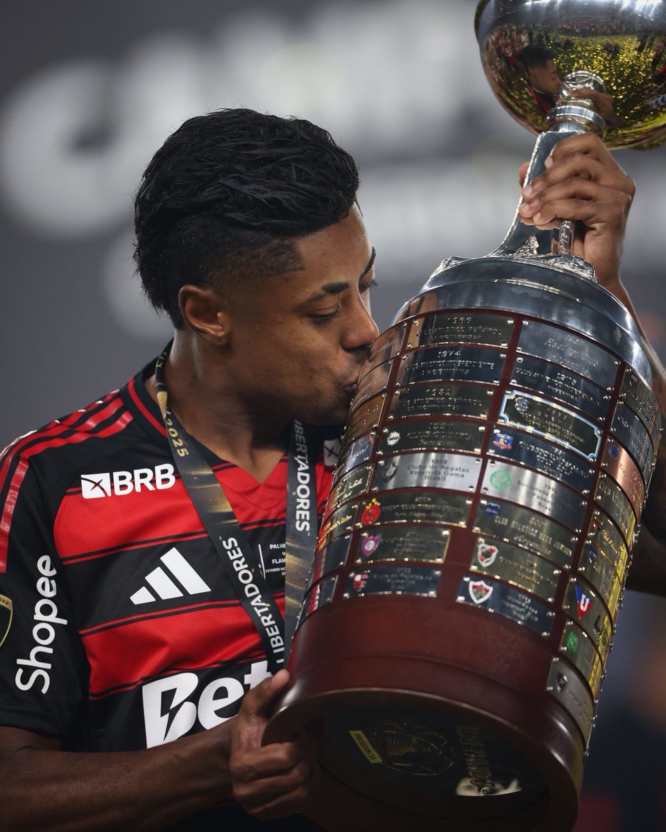 Rubronegro_81's tweet photo. MAIS UMA NOITE DE LIBERTADORES NORMAL DE BRUNO HENRIQUE PINTO COM A CAMISA DO FLAMENGO https://t.co/7q3x7ixMlK