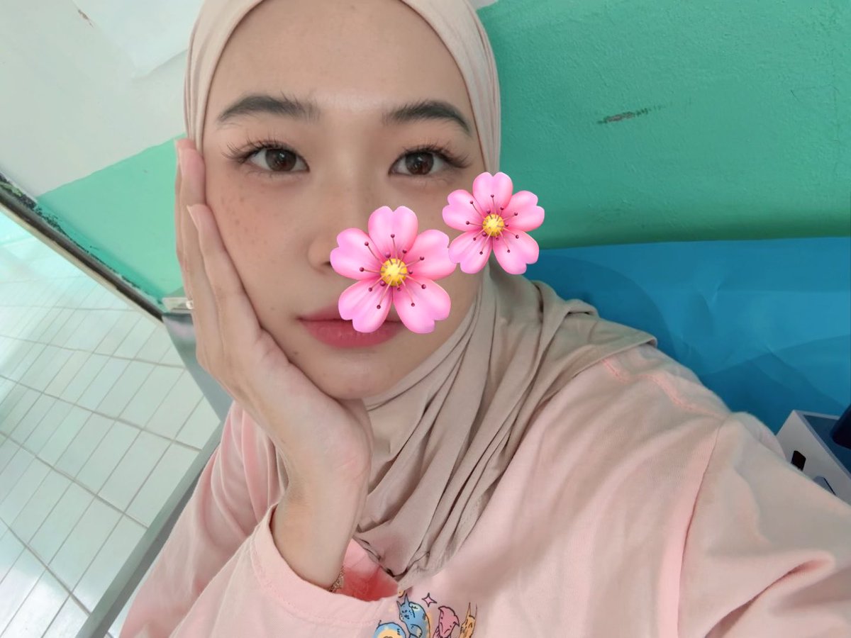 JUNG9795_'s tweet photo. knp ya aku sangat bulat kya pentol klo pake krudung bgini 😓 #deletesoon https://t.co/Cp6D3YT3Ri