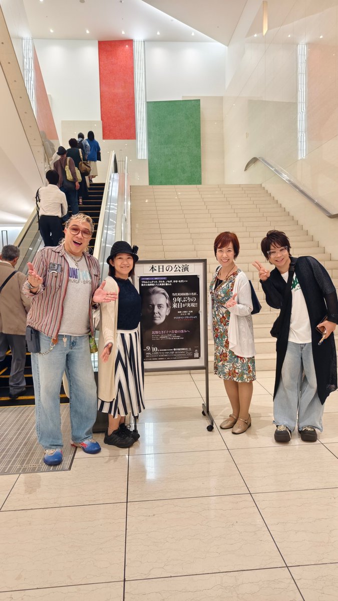 hamack809's tweet photo. 皆さん、おはようございます！

クリスチャン・ブラックショウ
ピアノリサイタルへ、行ってきました〜〜！！こう言うのは初めての鑑賞！

場所は、浜離宮朝日ホール
約2時間の公演でした！会場は、ほぼ満席！

ハマちゃん、ピアノで癒された〜〜！！ https://t.co/aTZCdwtJRc