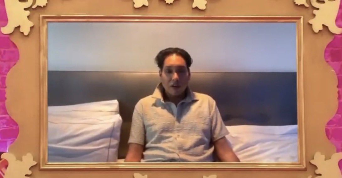 shesocharmedd's tweet photo. @Chripotle you facetiming the coworker https://t.co/GZKicxkAX4
