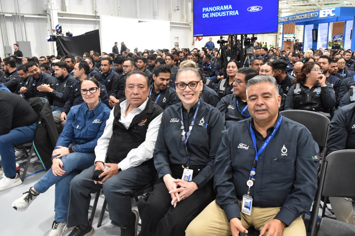 CuadroNoticias's tweet photo. CTM Guanajuato @CTM_GTO @CTM_MX  acompaña a trabajadores de la planta @Ford  Irapuato a Momentos Ford + https://t.co/s4Vp3gHSak https://t.co/Qv40cAtqEI