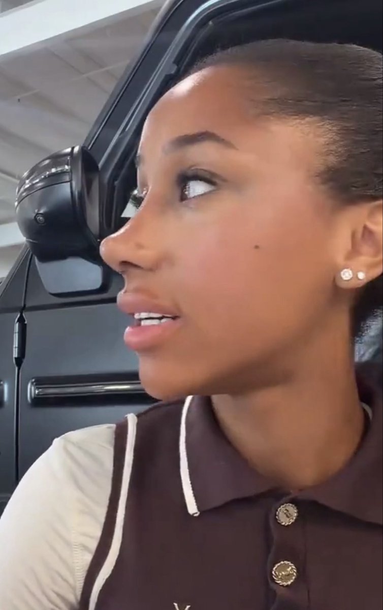 areuserious44's tweet photo. @JAESREVENGE her nose job…………lord jesussssss https://t.co/2PfiwO3NYP