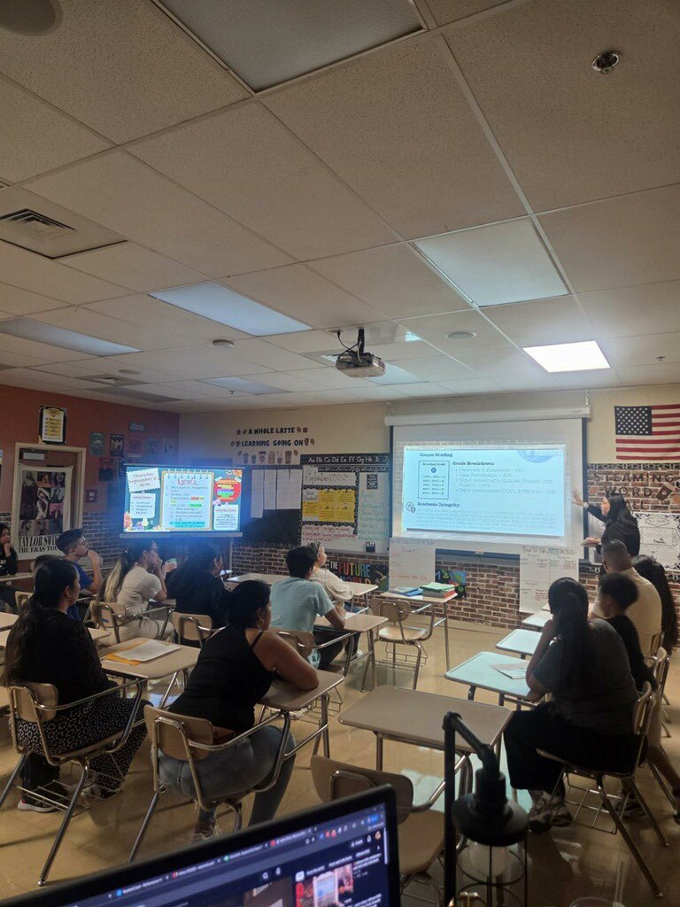 kjmartinez__'s tweet photo. One team. One Stingray Family. ππ€ Thankful for an incredible turnout and a community that continues to demonstrate the power of partnership! π #StingrayPride @palmspringsms @pbcsd https://t.co/vXRUHyTg4r