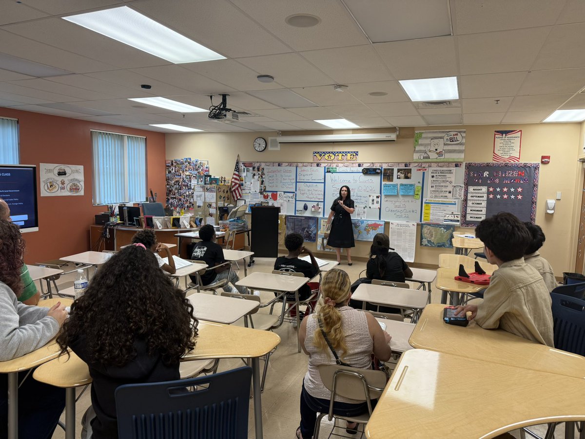 kjmartinez__'s tweet photo. One team. One Stingray Family. ππ€ Thankful for an incredible turnout and a community that continues to demonstrate the power of partnership! π #StingrayPride @palmspringsms @pbcsd https://t.co/vXRUHyTg4r