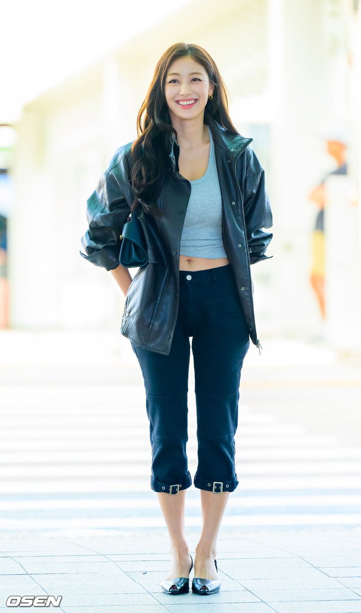 godmitzu's tweet photo. JIHYO looks gorgeous heading to Taiwan today for WATERBOMB. https://t.co/3NuuigUGvd