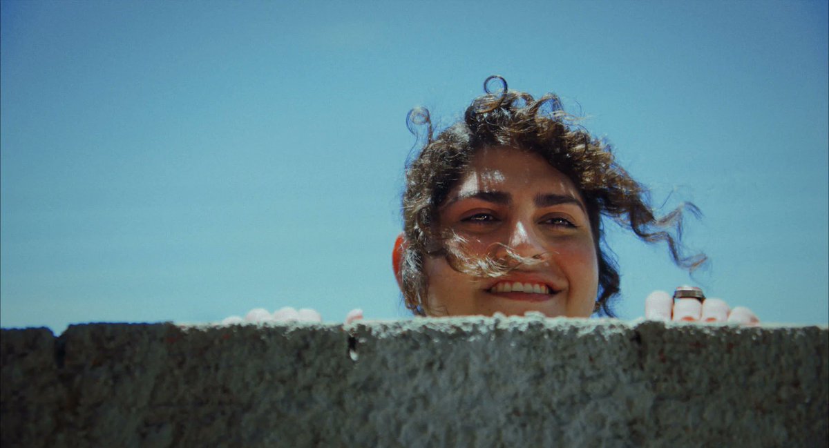 kinoramacine's tweet photo. CRÍTICA | Morte e Vida Madalena (2026)

Novo filme do cineasta @guto_parente, que chega em breve aos cinemas pela @EmbaubaFilmes, mostra uma trupe tentando fazer cinema na base do amor, do suor e da gaiatice.  

Leia a crítica no KINORAMA
https://t.co/e1OvEe77FK https://t.co/SUXyQa93gb