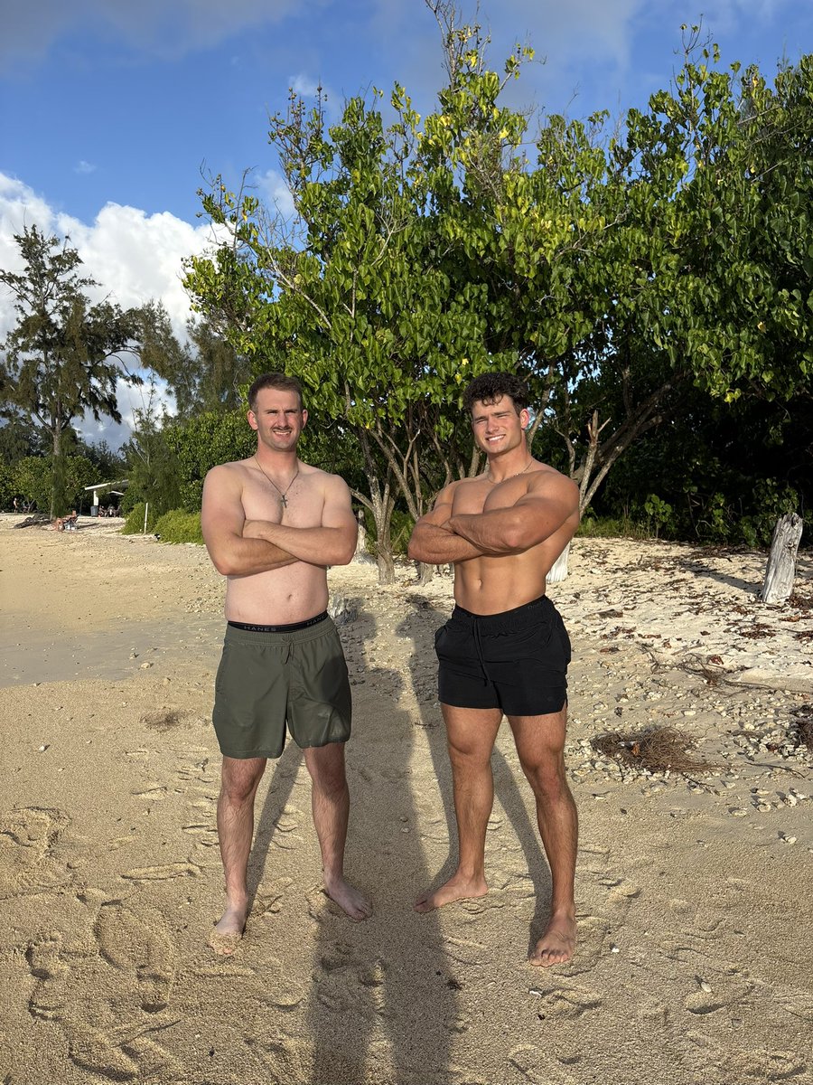 BenjaminRex77's tweet photo. Hawaii trip was a good time. https://t.co/bPL4OHkWuI
