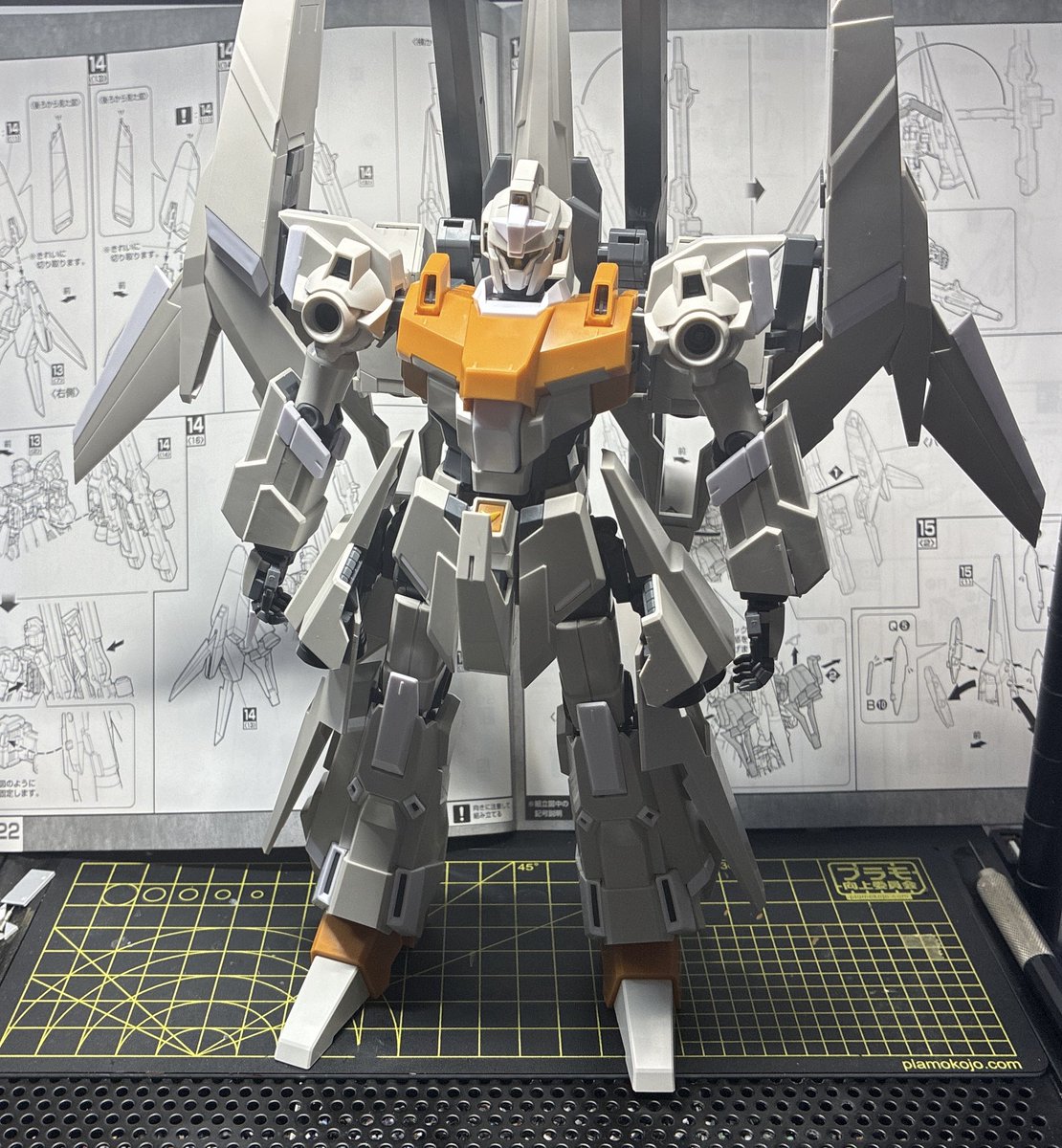 Dam60625983's tweet photo. 超デカい！カッコいい！念願のキット、本当にありがとうございました☺️
ただ、これを全塗装するのはちょっとハードル高い😂パチ組で十分カッコいいので…しばらくこのまま飾っとこう😅 https://t.co/z6YSWqraH9