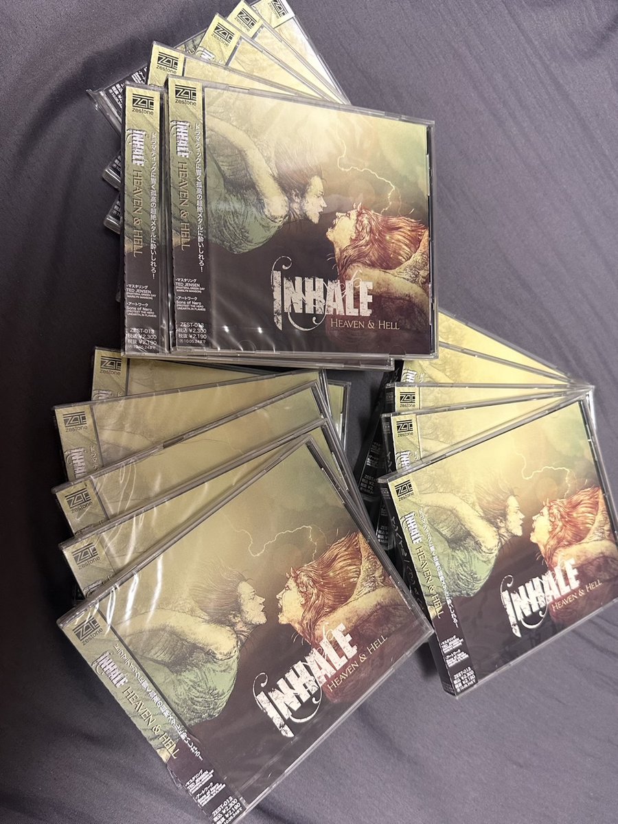 inhale_official's tweet photo. INHALEの1st Album「HEAVEN & HELL」。
市場ではすでに廃盤になっていて、手売り分ももう完全に残っていないと思っていたのですが…

なんと！ベーシストTattyの自宅から在庫が発掘😱

1枚は残念ながら割れてしまっていたので、残りは15枚ほど。なのでちょっと売れます！

というわけで、こちらは今後ライブ会場に来てくれた方限定で販売します！

まさか20周年のタイミングで出てくるとは…

欲しかった方は、この機会にぜひゲットしてください！┏○

📍東京 10月17日(土) 吉祥寺CRESCENDO
📍大阪 11月22日(日) Bigwin diner PANHEAD GROOVE

🎫 チケット予約はこちら
 　https://t.co/KMgGyxzwq6
