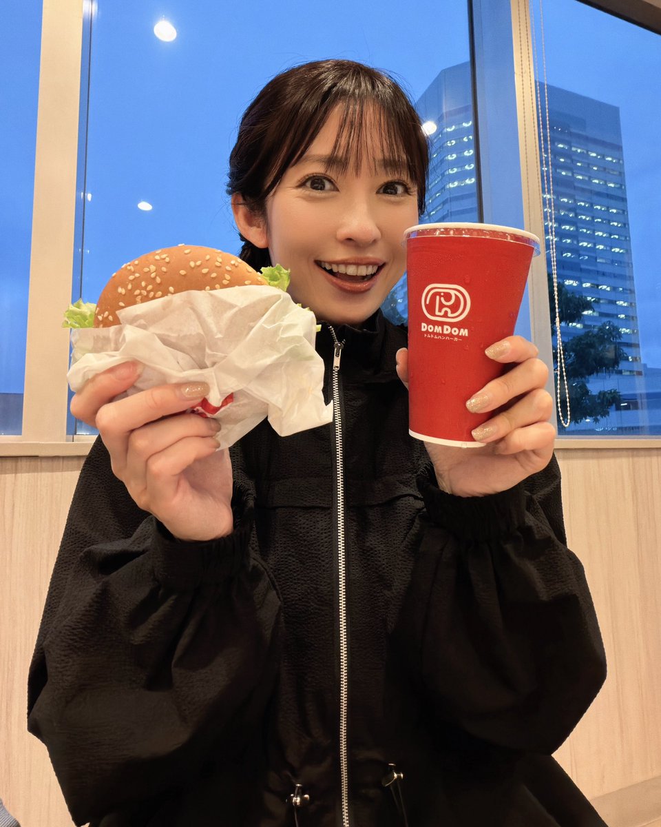airin0609's tweet photo. 秋の味覚、梨バーガー🍔

ドムドムファンなので
「推し活」兼「食事」🐘❤️ https://t.co/BA7MewG2f2