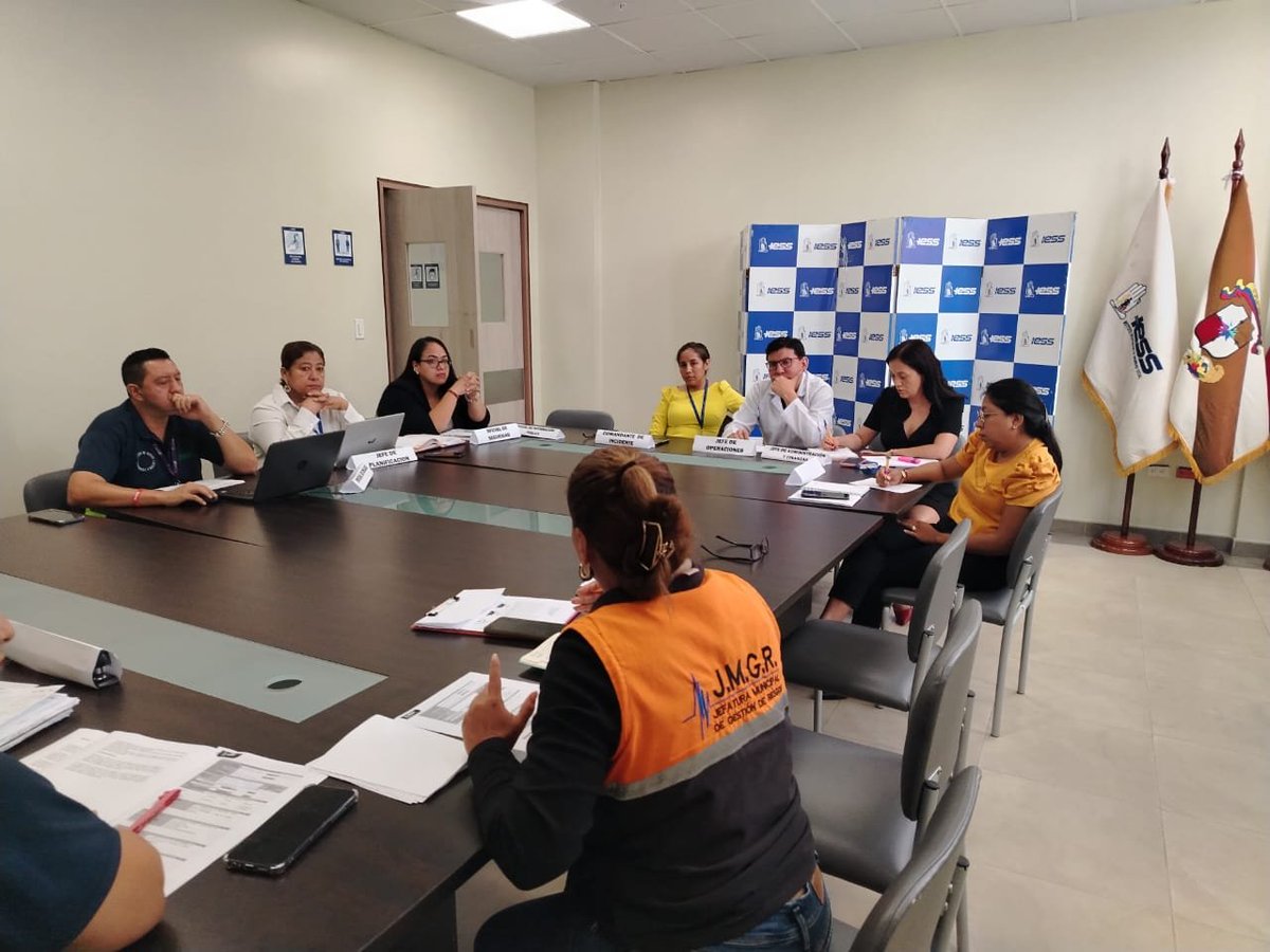 LosRiosIESS's tweet photo. 🏥 El IESS fortalece su preparación ante emergencias.

El Hospital General Quevedo realizó una simulación para evaluar la respuesta del COE-Hospitalario ante posibles afectaciones asociadas al fenómeno del Niño y garantizar la continuidad de los servicios de salud. https://t.co/d4cMyiQVmt