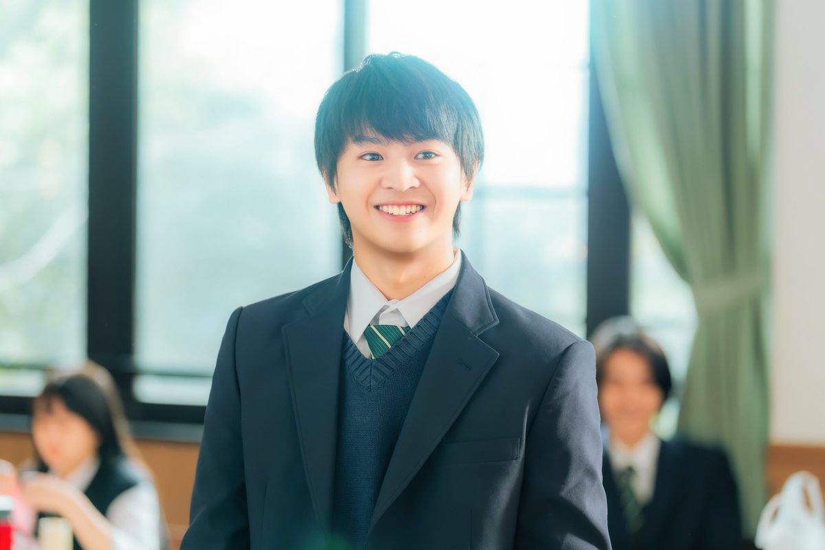 asahi_tv's tweet photo. 〖#修学旅行で仲良くないグループに入りました2〗

メインキャスト5人が揃ってクランクイン👨‍🎓🏫

2人が恋人になった高校3年生ビジュアルも解禁💖

シーズン2では、勉強合宿や体育祭、受験を前に
すれ違いや新たな壁を乗り越えて成長する
リアルな恋模様を描きます🫣

🚌10月17日(土)深夜1時スタート！
#ドラマ修学旅行 @dramal_abc