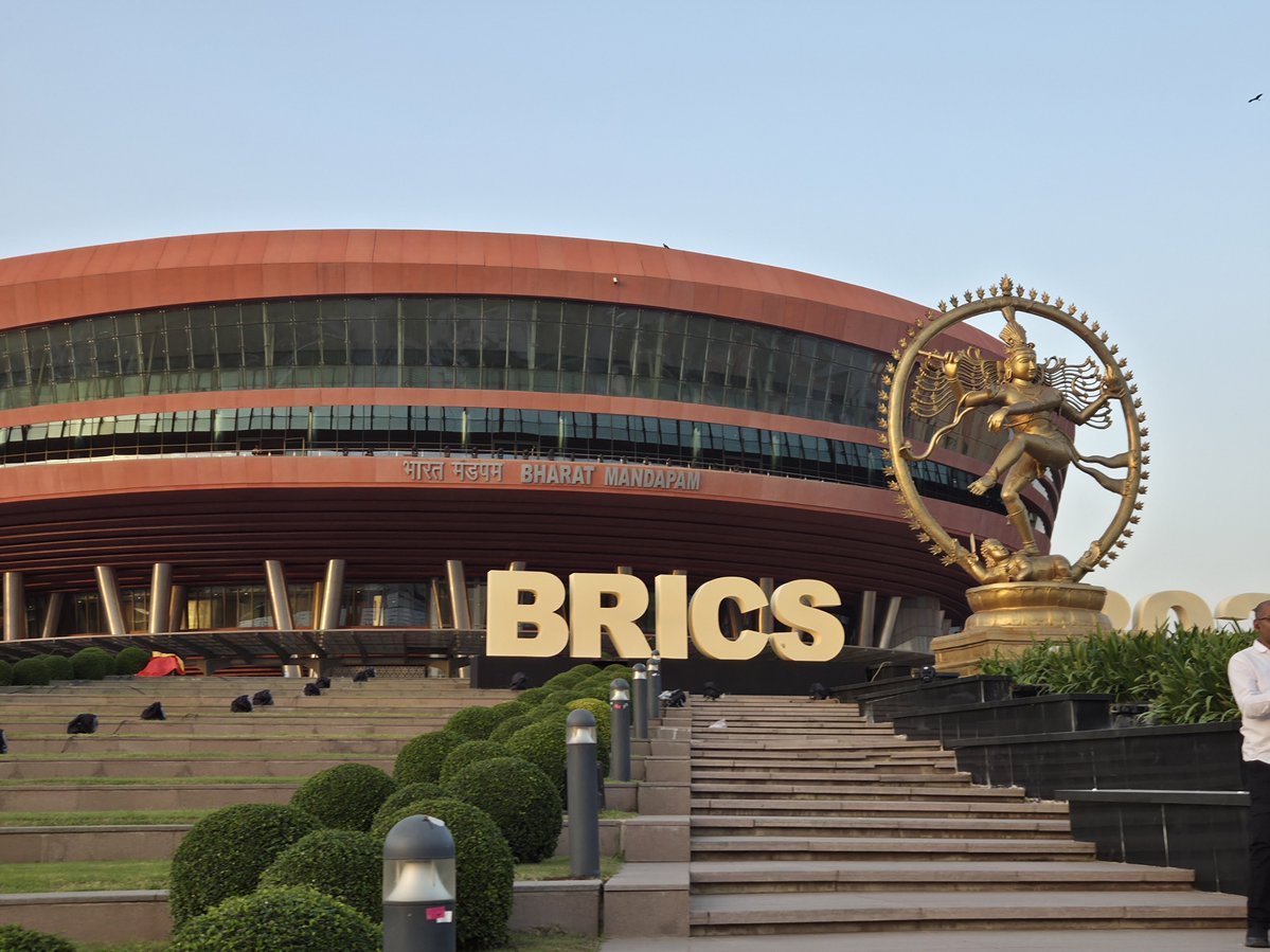 sidhant's tweet photo. Stage Set..

-BRICS Business Forum
-PM Modi, Prez Putin Bilat at 3 pm
-PM Modi, Iran Prez Bilat at 6 pm
-SA, Philippines, Indonesia, Malaysia, Egypt, Ethiopia leaders to arrive
-Security increased up, holiday in Delhi

Summit venue: https://t.co/O2J7boVHhD