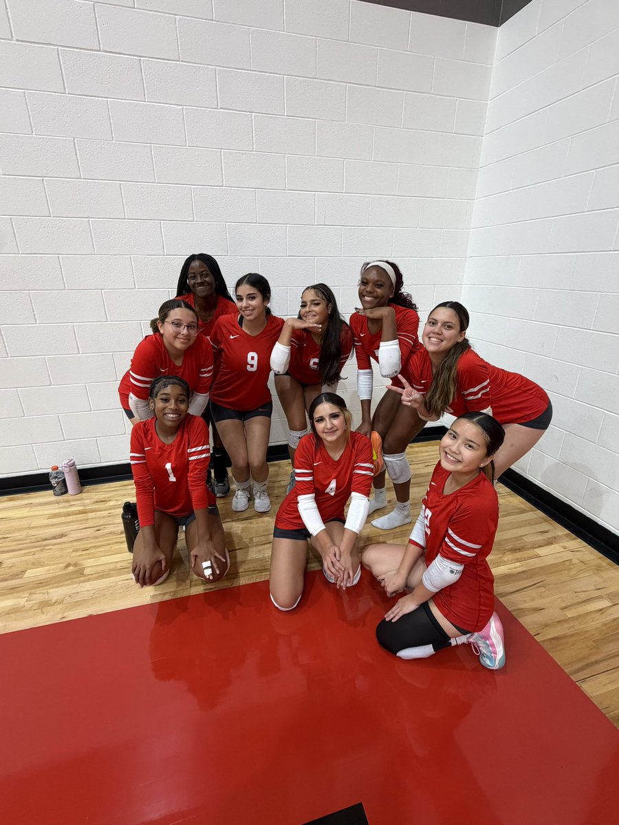HNMadden's tweet photo. One win down for the week 👏

#WAWG #Pressureisprivilege

@CyLakesVball @lakes_athletics @CFISDCyLakes https://t.co/KpGsBfTgPs