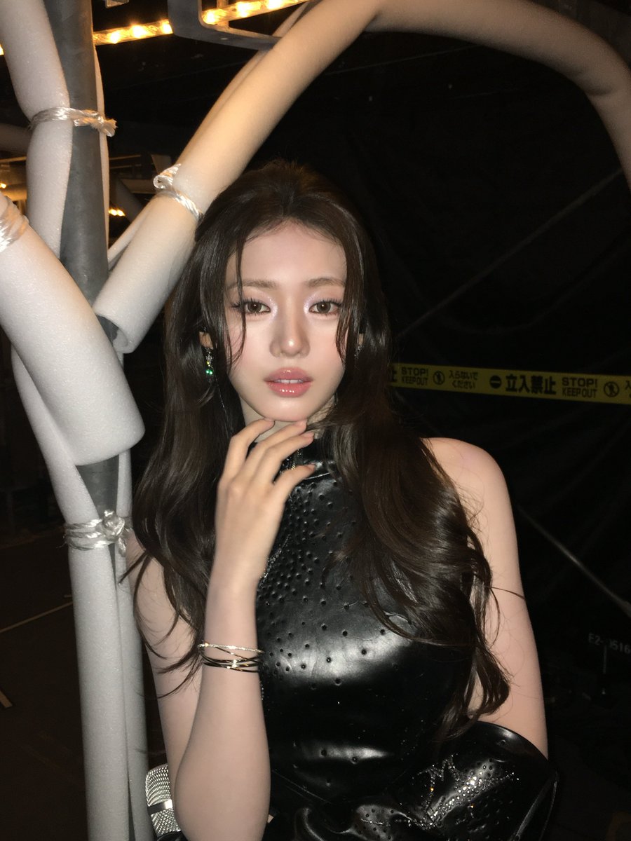 BAEMONS_RORA's tweet photo. 반묶음을 좋아하는 몬스티즈를 위해

#로라 #ローラ #RORA #李茶仁 #베이비몬스터 #BABYMONSTER https://t.co/pwCt6zAPN2