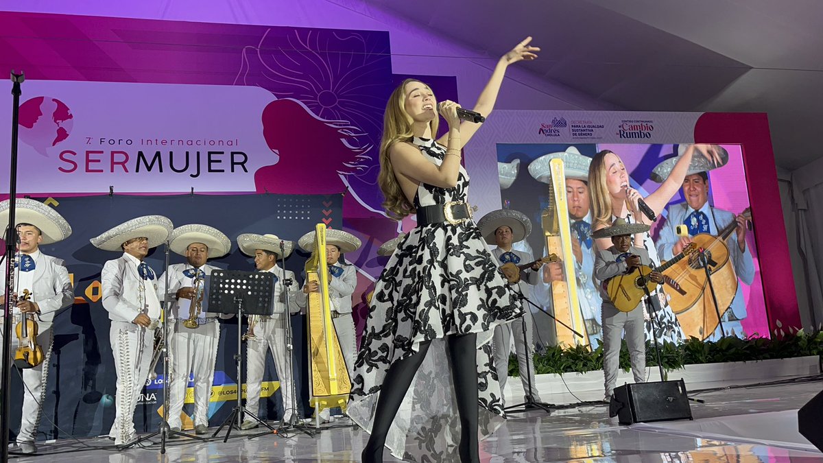 Los40_PueblaFM's tweet photo. @carolinaross llegó a #Los40BásicoPue y nos dejó a todos en modo: 🤯✨

#Los40Puebla #CarolinaRoss https://t.co/Q0qS2c06Nx