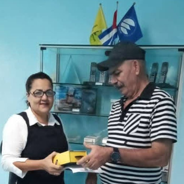 MkDTCA's tweet photo. La historia de la actividad #Comercial en @ETECSA_Cuba #CiegodeÁvila ha estado matizada por grandes mujeres, ejemplo es nuestra Miladys Méndez Parra, jefe de Oficina Comercial en #PrimeroDeEnero, ejemplo de consagración y resultados.
¡¡Gracias siempre muchacha!!
#AvileñosEnLínea https://t.co/Zaq30lDhNx
