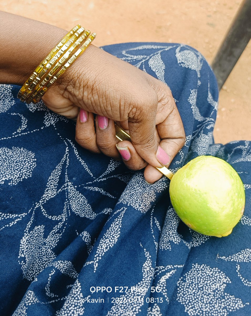yalitwitz's tweet photo. #game #90s #childhood games. Lemon and the spoon. யாருலாம் பள்ளி பருவத்தில் விளையாடி இருக்கிறீர்கள். நான் எப்போதும் 3 ஆவதாக வருவேன். 3 rd prize தான் கிடைக்கும். https://t.co/InOpDRSdsq