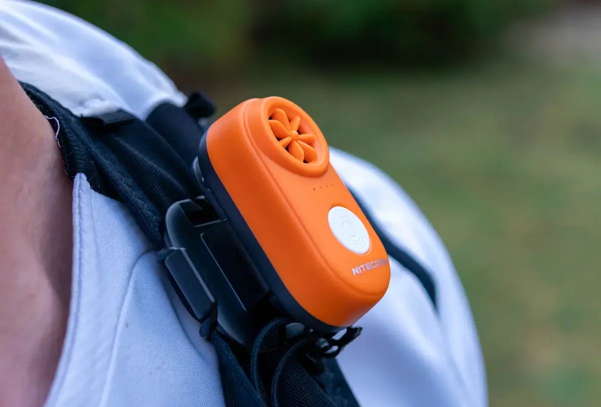 nitecorelight's tweet photo. The 38g of safety you’ll actually carry on the trails. 🏃♀️
The NITECORE NWE10 Electronic Whistle signaling at your fingertips.
#NITECORE #NWE10 Photo: @gbultrarunner https://t.co/600LQfY6St