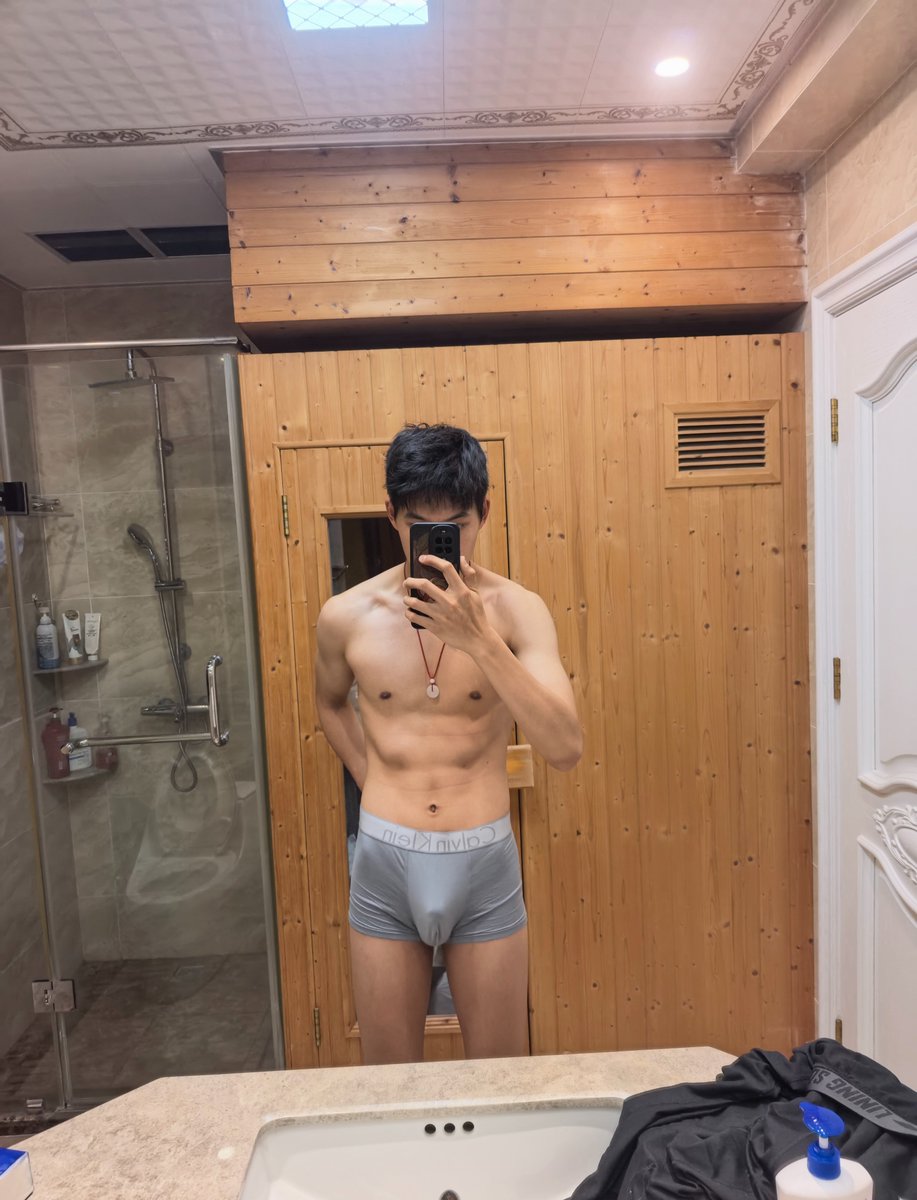 ddv136190's tweet photo. 喜欢长发还是短发🤪🤪🤪 https://t.co/Xot1hBlv70