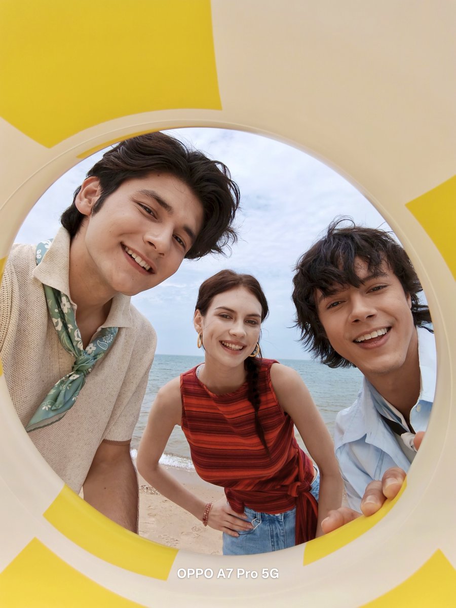 OPPOMalaysia's tweet photo. Lebih banyak muka, lebih luas latar belakang, lebih berganda keseronokannya ✨

Rakam setiap memori bersama menerusi 50MP Swafoto Zum AI Ultra-Lebar pada mod 0.6x dengan #OPPOA7Pro #SnapJeLah

Pra-tempah sekarang: https://t.co/0LJipheJar https://t.co/oRVFlhRRCO