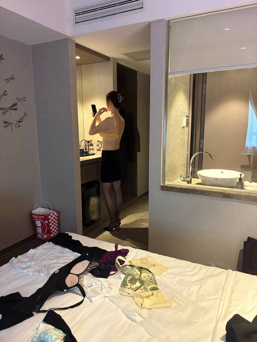 Mcculloch8qp's tweet photo. 教师节对我来说不在于有多隆重，而在于被看见被记住... https://t.co/WC4XIhFdJI