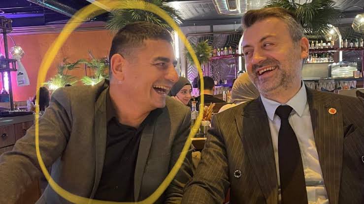 bezdim_yeminlee's tweet photo. Bu Teker’leği hatırlıyor musunuz? 
CHP’li meclis üyesi Saki Teker!
İstifa edip Bayrampaşa Başkan Vekilliği seçiminde AKP’ye  kazandırınca Başkan Yardımcısı olarak atanmıştı, Saki Teker görevinden alınmış! 
İşte hepiniz işi bitince böyle  tuvalet kağıdı gibi klozete atılacaksınız! https://t.co/1OuMDEtT2S