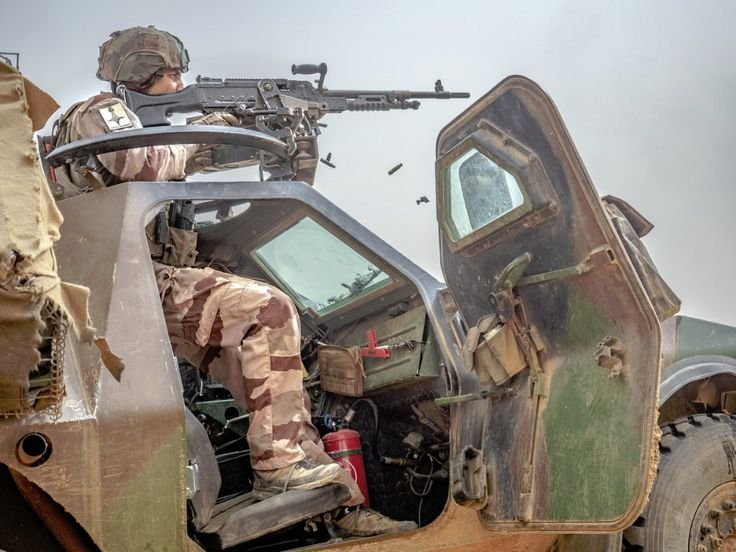 gunfanatics1's tweet photo. Focus under pressure isn't just a skill—it's a discipline built through thousands of hours in the field. Images like this remind me how fast tactical landscapes evolve and why split-second decisions dictate outcomes. Modern mobility and firepower mean nothing without human adaptability.
