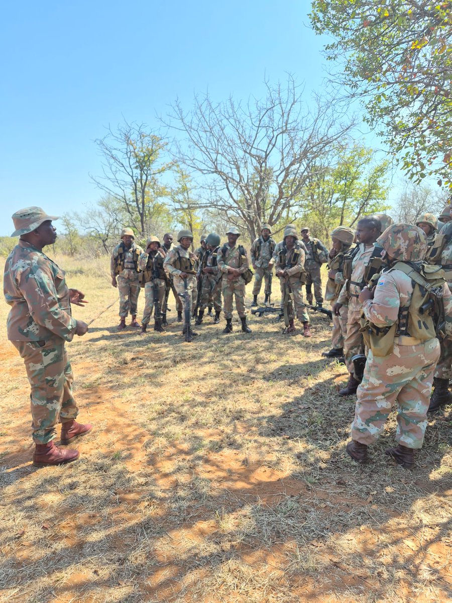 SANDF_ZA's tweet photo. 15 South African Infantry Battalion sharpens combat edge in Gravelotte.
https://t.co/jizxeIdNUl
πΏπ¦#SANDF
πΏπ¦#SAArmy
πΏπ¦#15SAInfantryBattalion
π#Fitness https://t.co/NFQX0rV35J