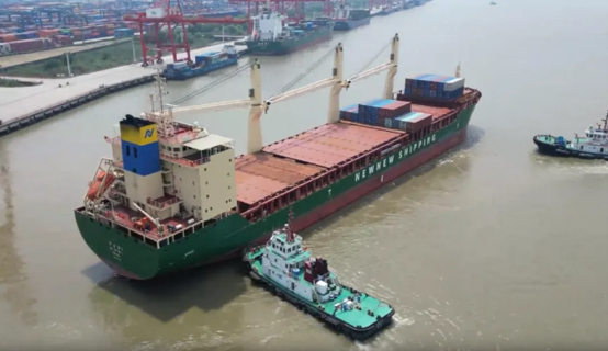 Invest_Nanjing's tweet photo. Nanjing Port just slashed Europe‑bound voyage times to 26 days via the Arctic route. 6,000 km shorter. 10 days faster. No Suez tolls. No Red Sea risks. The “Ice Silk Road” is now a scalable, regular trade lane—and Nanjing is emerging as a key node linking Eurasia. #Nanjing https://t.co/Mv8HQDVbAs