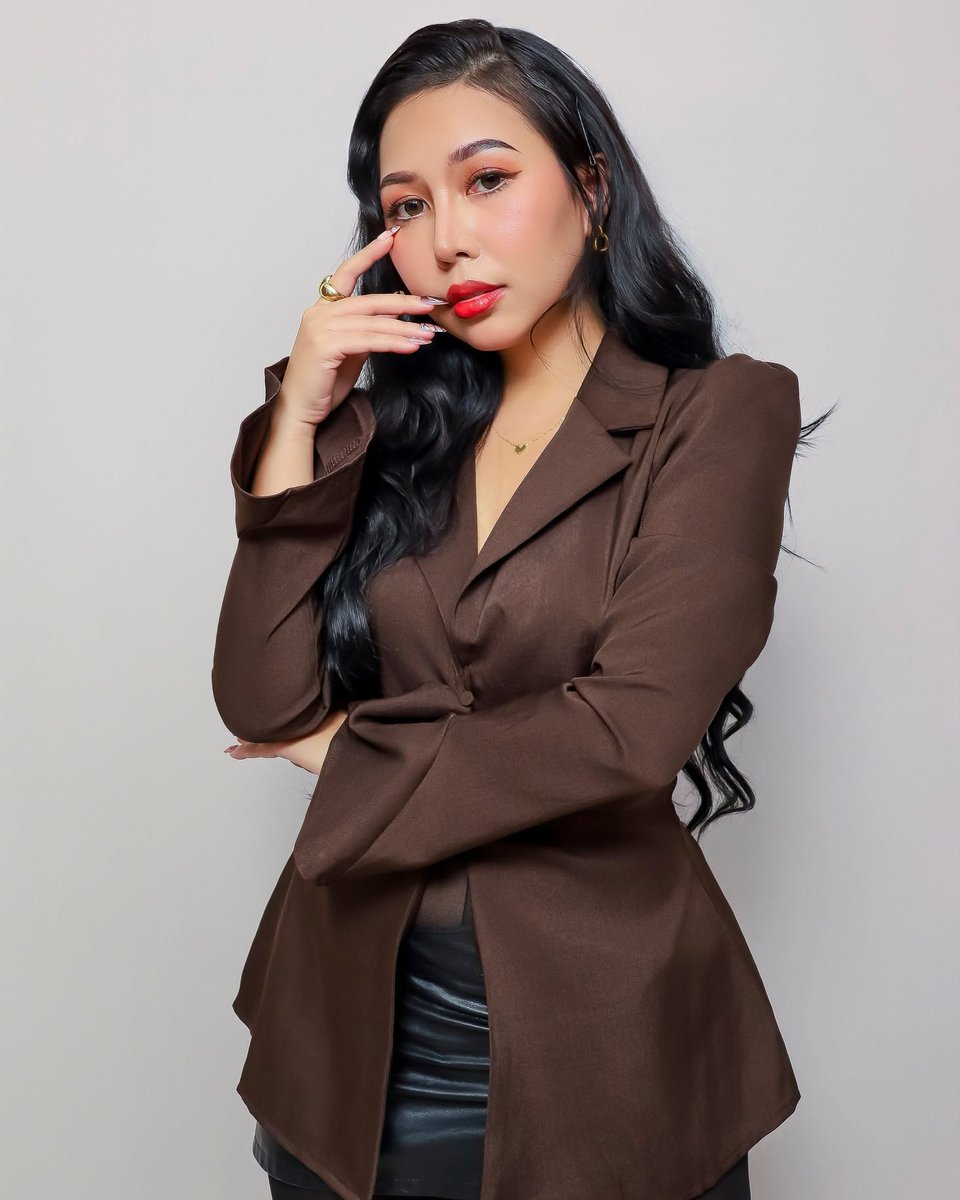 DanielaSopbl's tweet photo. Dress like the boss. Pose like the CEO. Power isn’t just earned—sometimes it’s captured. Step into the studio and own your spotlight. Simple concept. Stunning results. Located in Phase 6 Camarin, North Caloocan, Metro Manila. Book your session. https://t.co/C6mkLtcMyc