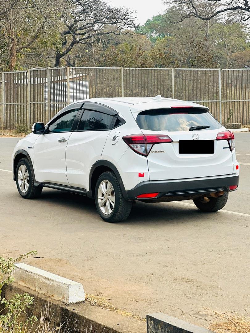 KngBlessa12's tweet photo. REGISTERED 
Honda Vezel 
2014 Hybrid 
Mileage 92000kms 
Valid papers 
Smart condition 

MWK 30.5 million kwacha Negotiable 

📞0995563874
     LILONGWE 🇲🇼 https://t.co/eN680gQbHo