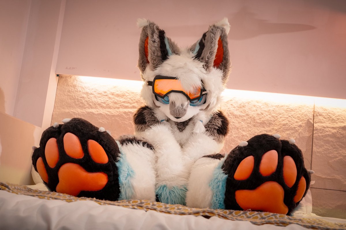 Loloo_owo's tweet photo. Gimme some nice scented bubbles🫧

📷：@地瓜
#FursuitFriday https://t.co/5akgC6wtAk