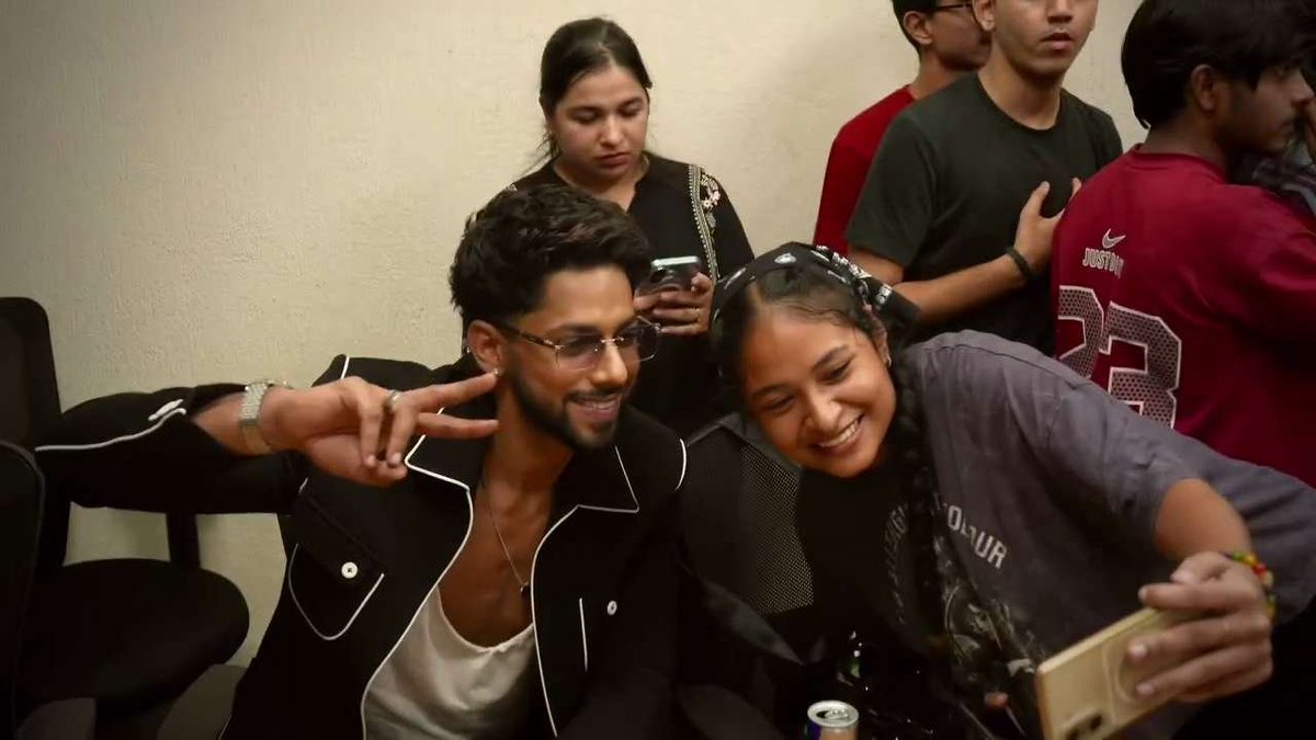buffssyy's tweet photo. The amount of love he’s receiving right now… he truly deserves it all 🩷

#BaseerAli #BaseerSquad #TeamBaseer https://t.co/Njv9zYzzCn
