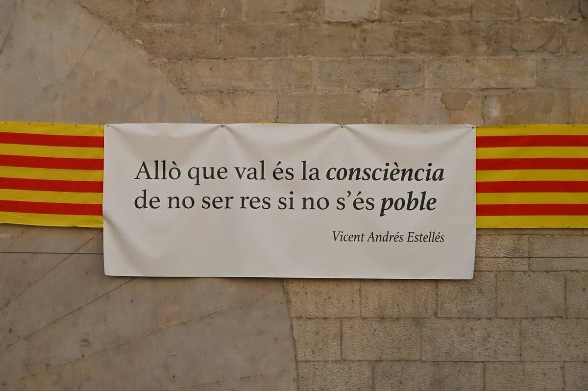 LoJoan's tweet photo. Som perquè som poble. Perquè compartim una llengua, una cultura, una història i la voluntat de decidir el nostre futur. Des de Lleida, Pirineu i Aran, reafirmem el compromís amb Catalunya, amb la seva llibertat i amb la seva gent. Bona Diada!

Visca Catalunya lliure! https://t.co/Gm190a9izV
