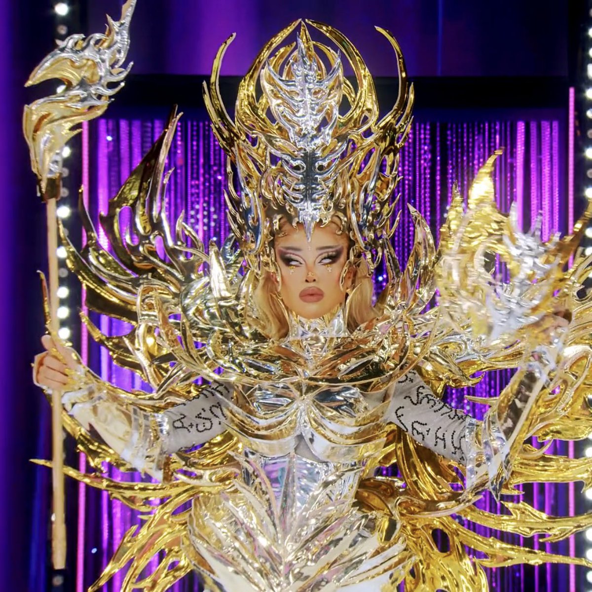 ArcaeusGoddess's tweet photo. Speechless. Just speechles. I'll be dreaming about that face FOR YEARS, because I think no mug can beat this, I mean, she really is Goddessa after all.
@m1ssjadeso, you are mother to us all, what a journey. ✨SHOOT✨

#DragRaceDownUnder #DownUnderVStheWorld https://t.co/qExAt7FW1P