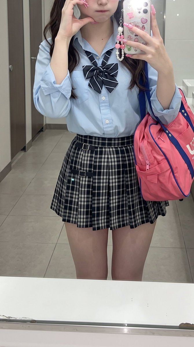 kt4acg's tweet photo. これくらいあげてる方が可愛いよね？ https://t.co/gjXcMgBJXl