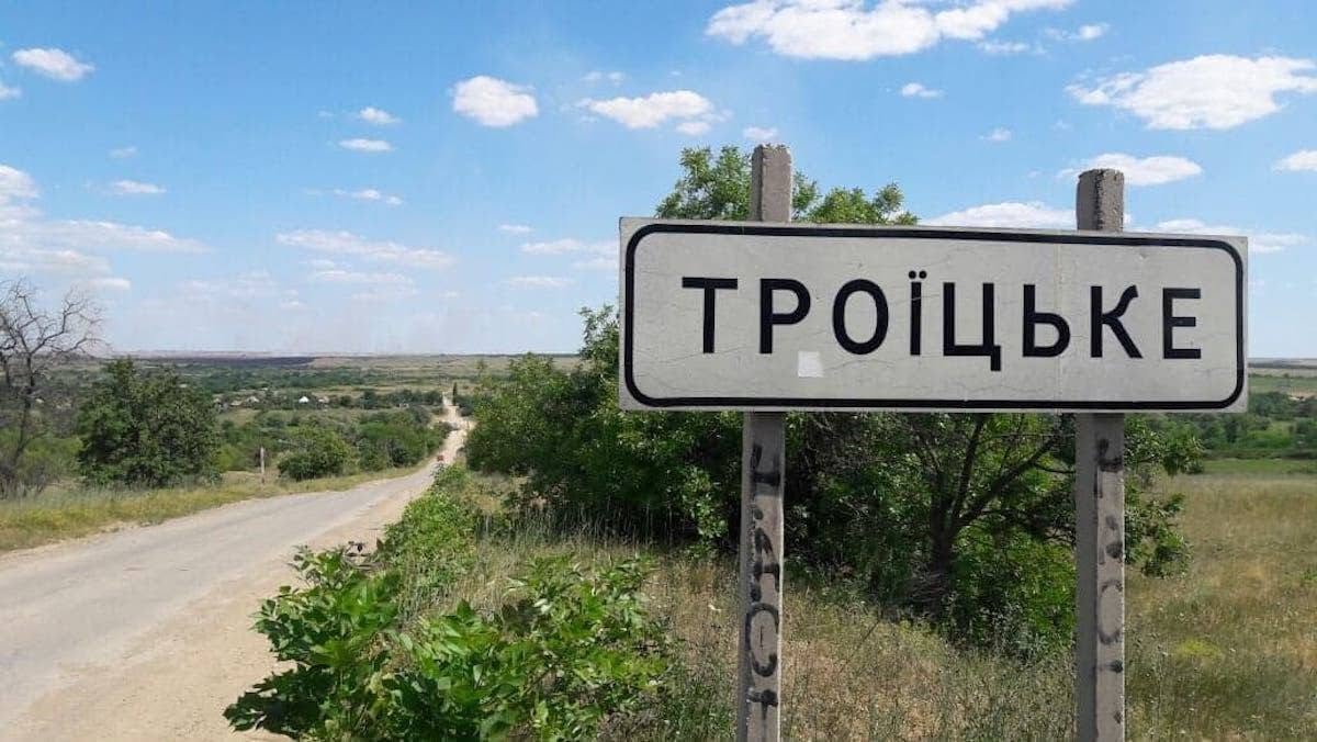 depmtd's tweet photo. #depic продовжує патріотичний флешмоб #ЛуганщинацеУкраїна 

12 вересня Троїцьке відзначатиме День селища https://t.co/u0Qd42HNej