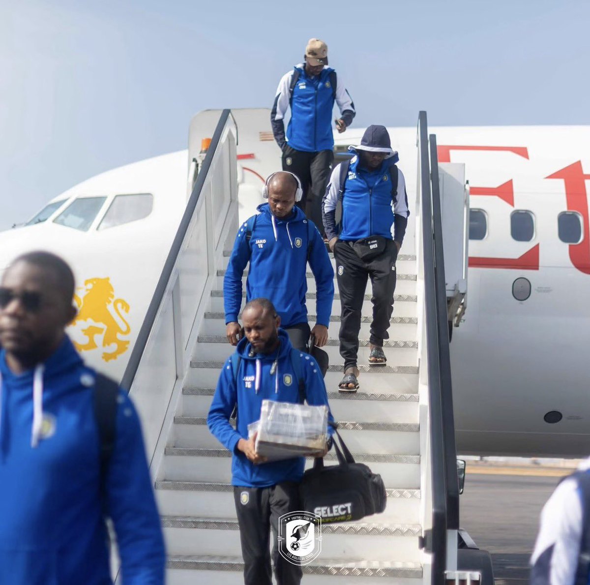 imfuraluc01's tweet photo. #CAFCL | #APRAIG
6PM
Amahoro Stadium
APR FC vs Les Aigles du Congo
Equipe ya Les Aigles Yahageze iri kumwe n’umuyobozi wayo Tchimanga!
MU MAHORO IRAHABURIRA AMAHORO!
MUBANGUKE GUSA DUSHYIGIKIRE @aprfcofficial
@BBKIGALIFM 89.7 FM https://t.co/9OeuEEnB4r