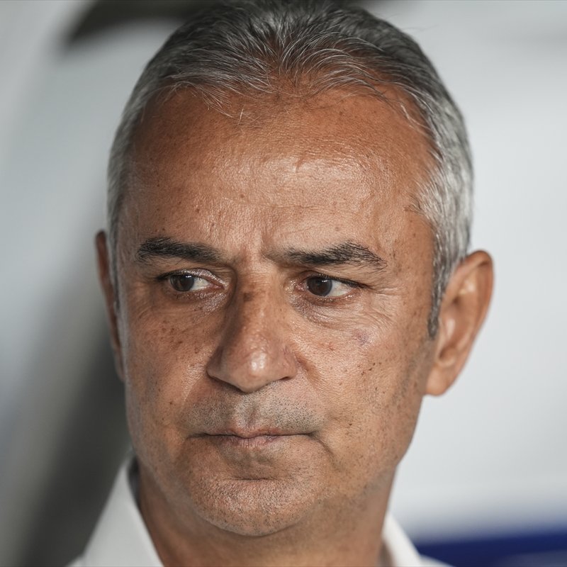 pusholder's tweet photo. İsmail Kartal'a su şişesi fırlatan şahıs: "Fenerbahçe kötü oynayınca moralim bozuldu, bir anda sahaya doğru fırlattım ama kimseye isabet etmedi.

Niyetim zaten kimseye doğru atmak değildi. Pişmanım." (Çağdaş Evren Şenlik) https://t.co/zJGhImNaXZ
