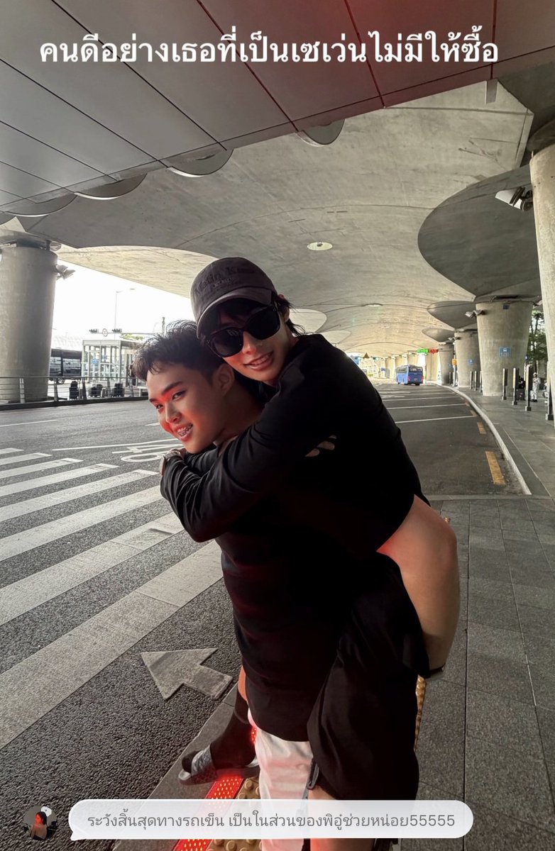 tapanad_'s tweet photo. งานวันพ่อที่โรงเรียนปีนี้ พี่น้องอู๋ต้องได้รางวัล คุณพ่อดีเด่น ละ 😆

ใครหนอ รักเราเท่าชีวัน ใครหนอใครกันให้เราขี่คอ คุณพ่อคุณแม่ https://t.co/gR6QNPetgV