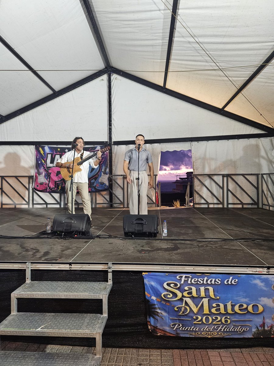tacovin's tweet photo. Los vinos de la D.O. Tacoronte-Acentejo conquistan el corazón de la Punta del Hidalgo en su tarde noche de ayer con “Jazz Tinto”. Calurosa acogida en la Plaza de San Mateo Apóstol bajo los acordes de la música de Héctor Artiles &amp; Alfred Peña. Muchas gracias a todos😻
#winelover https://t.co/q3qJpDcuUG