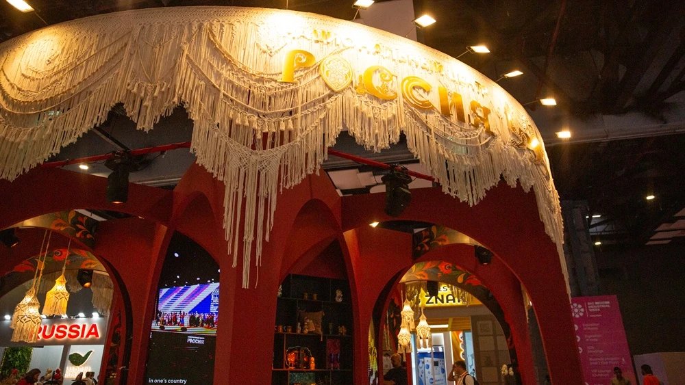 gowithRussia's tweet photo. ❤️ The main centre of attraction: Channel One on the National Centre RUSSIA at INNOPROM. India

Channel One has featured the work of the National Centre RUSSIA in New Delhi. The stand was called the exhibition's main point of attraction.

💬 "In just two days, word of mouth has done its work, and we're becoming not just the most popular but also a very fashionable place" — Natalya Virtuozova, Director General of the National Centre RUSSIA

#gowithRussia #INNOPROM
