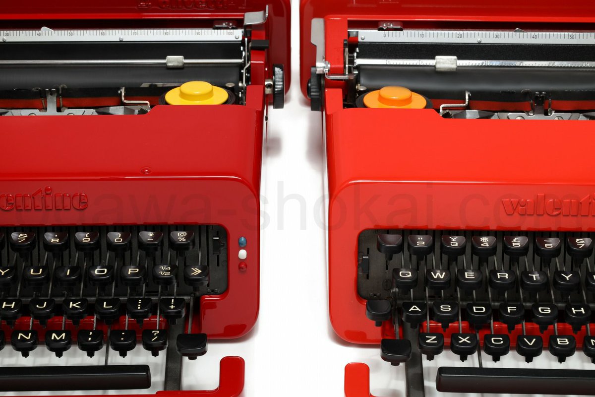 ogawashokai's tweet photo. 近日販売予定のリペイント、オーバーホール済のolivetti valentineです。赤はフェラーリレッド、白は3コートのパールホワイトです。色艶は勿論、新車のようなツルツルの手触りが眺めるだけでなく、意味なく触れたくなってしまう自信作です。
#タイプライター #typewriter #olivetti #valentine https://t.co/V4rJASDvTD