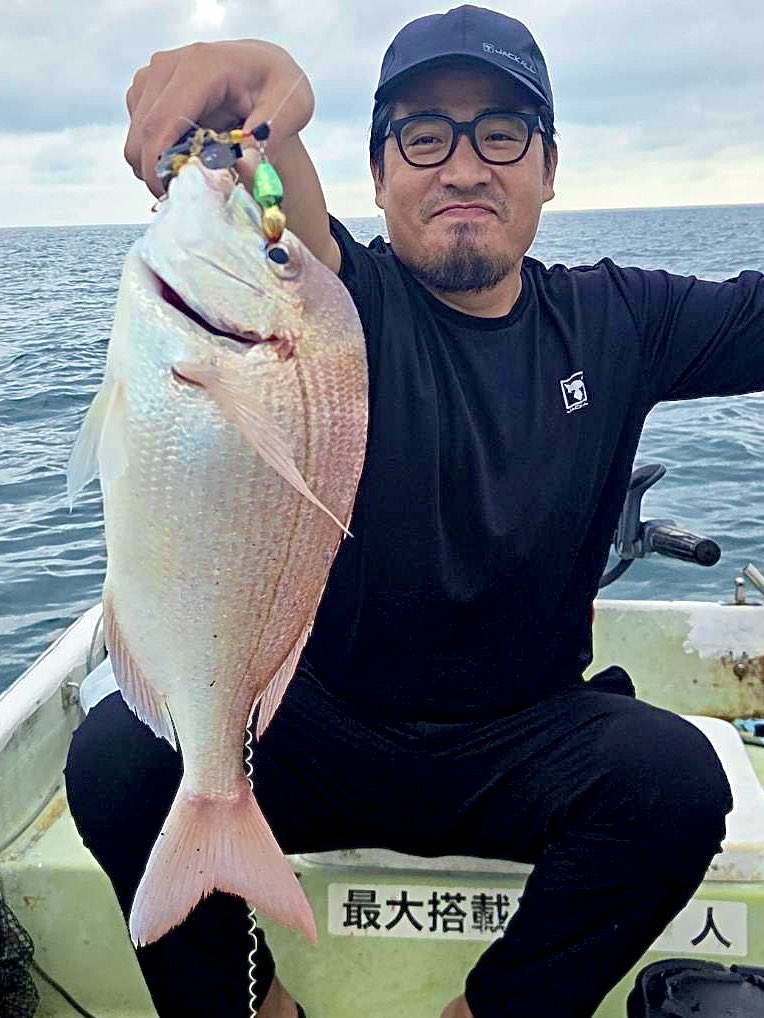 ichimiyan0129's tweet photo. 美味い白身魚が食いたい…。ということでフラッと漂流！まずまずの美味い白身魚をゲットするからする中、しれっと最上級に美味い白身魚を釣る相方…。悔しくないんだからな！ビンビンスイッチ無敗記録更新中w https://t.co/WO6dXuvh1K