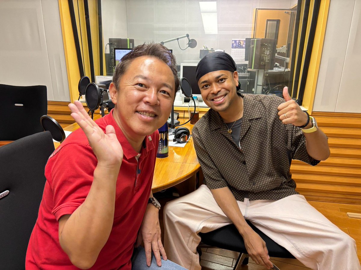 rkknes's tweet photo. /／
#RKKラジオ
このあと夕方６時！
\＼

今週も #EXILE #NESMITH が
RKK #木村和也 アナウンサーと一緒に
ふるさと熊本へエールを届けます🌈

#白岳KAORU 片手にお楽しみください♪
🎧 https://t.co/jcNJJxbJbd 

感想やリクエスト曲は
#NES_BEARSWISH でポスト！ https://t.co/F7YirInirY
