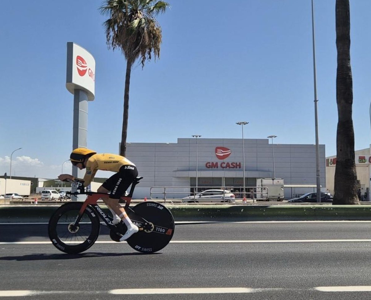 transgourmet_es's tweet photo. #LaVuelta26 ha rodado frente a nuestro #GMCash de El Puerto de Santa María, en Cádiz…, 🚴♂️
¡y nos ha dejado este fotón! 📸 😊 https://t.co/kpWmUv7GOx
