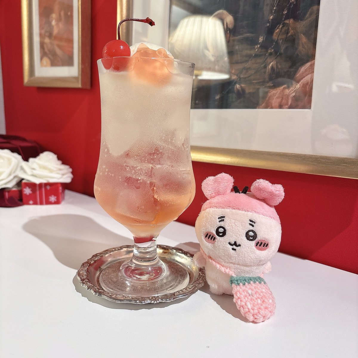 yurukawa127's tweet photo. 古本屋さんとクリームソーダ🍨🍒 https://t.co/baKnV5GVVj
