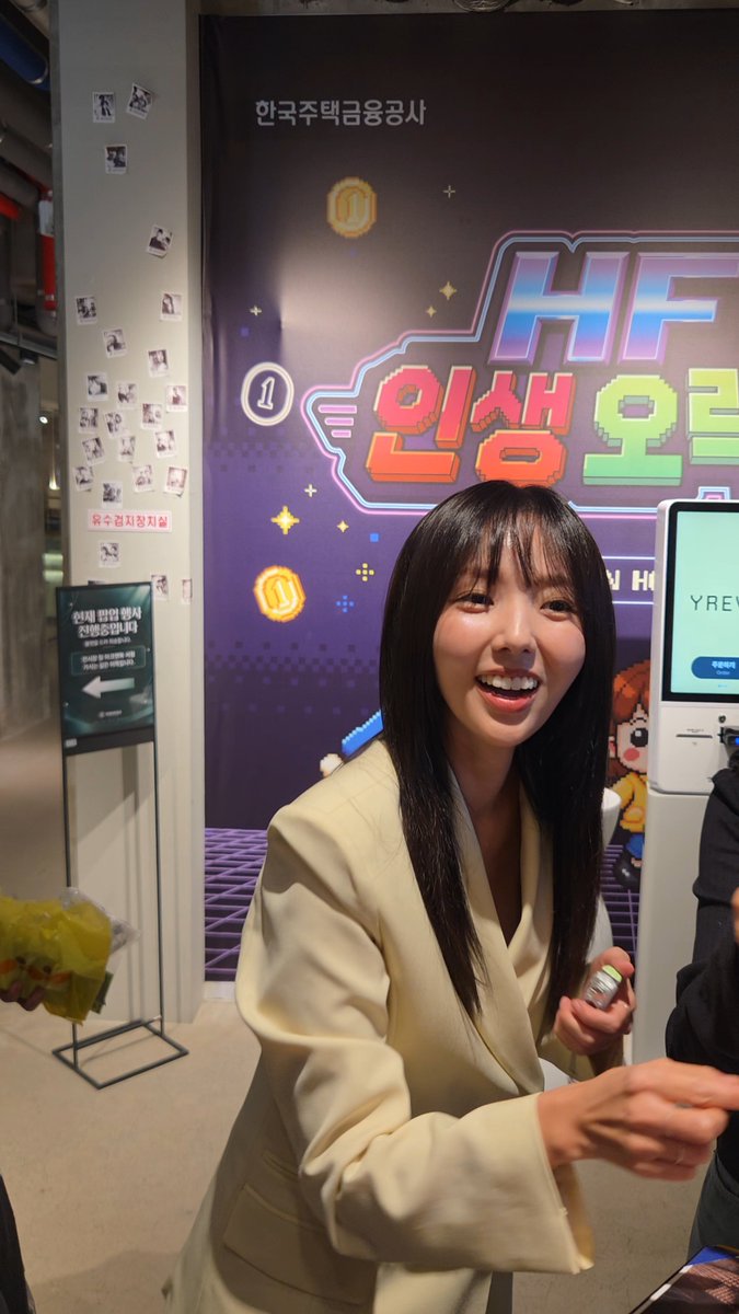 the_soobinparty's tweet photo. 260911 수빈님 HF 부산팝업스토어 퇴근길 (재업) 
흰 수트 흰 맨투맨 모두 사랑스러웠어요😍🫠

#채수빈 #chaesoobin #HF #한국주택금융공사 #HF팝업스토어 https://t.co/cJu3q6HB8Q
