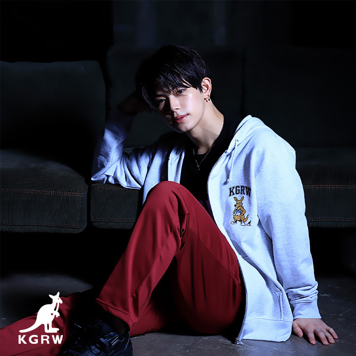 KANGOLREWARD's tweet photo. 今江陸斗さんとのコラボアイテムが
大好評予約受付中🐺💖

脱いだり羽織ったり・・・
温度調節しやすいZIPパーカーはこれからの季節にオススメのアイテムです🍁

詳細・ご購入はコチラ🎁
https://t.co/7Vx8mnPp7E
#KANGOL #KANGOLREWARD #KGRW #カンゴール #今江陸斗 https://t.co/Av8OfkFVLM
